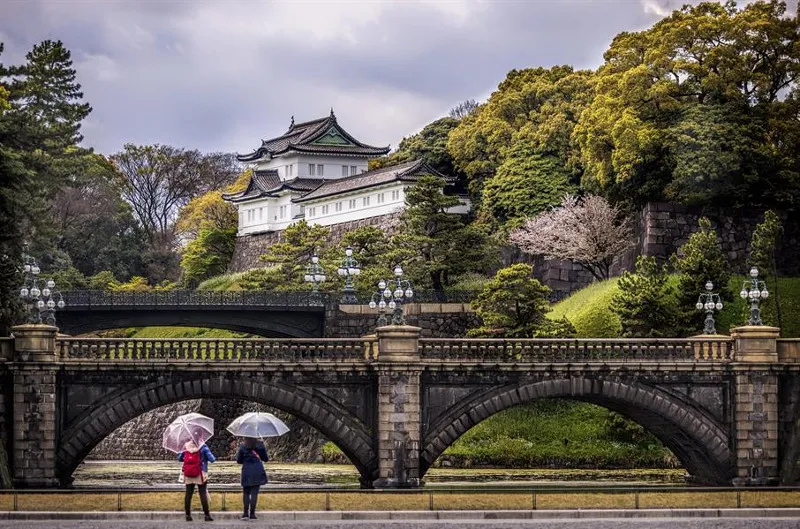 Hoàng cung Tokyo là nơi cư trú chính của Nhật hoàng cùng gia quyến trong suốt hai thế kỷ qua.