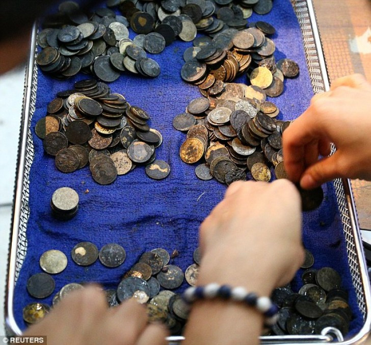 Tổng số tiền xu lên tới 5kg.