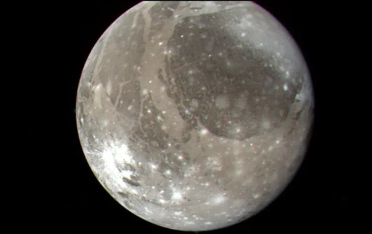 Mặt trăng lớn nhất trong hệ Mặt trời là Ganymede