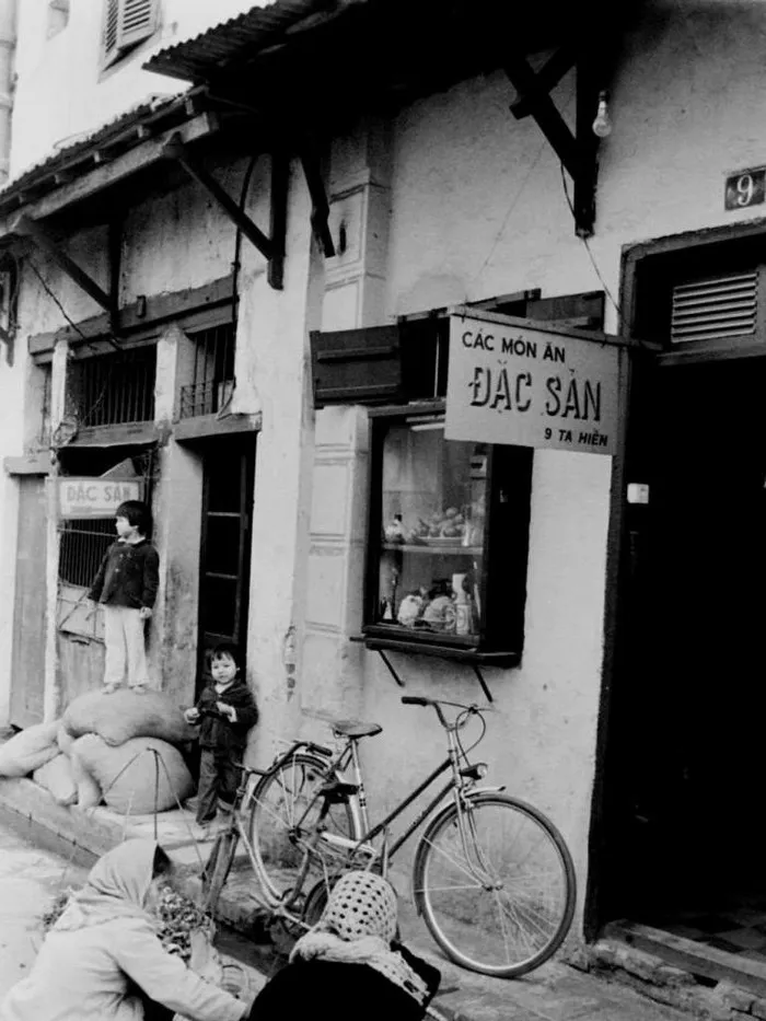Hè phố Tạ Hiện, đầu thập niên 1980.