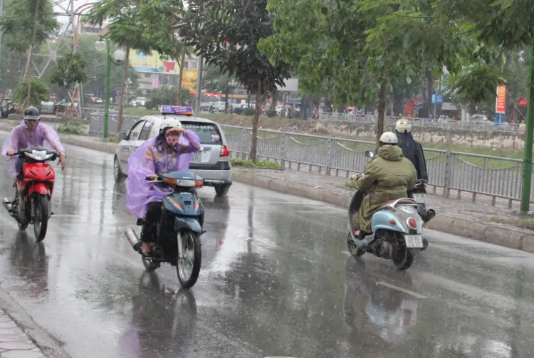 Dự báo dạng mưa rào bất chợt tại miền Bắc và Bắc Trung Bộ sẽ còn kéo dài hết ngày 22/3.