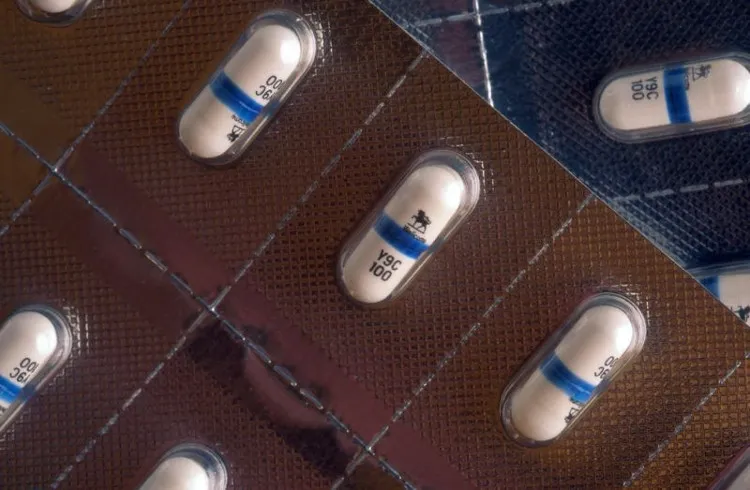 AZT là loại thuốc điều trị HIV đầu tiên được thông qua.