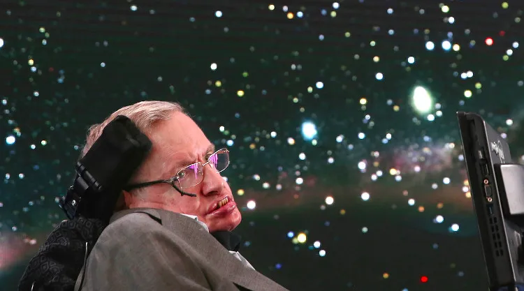 Khi nhận được lời đề nghị, Hawking cho biết ông đã trả lời "có" ngay lập tức.