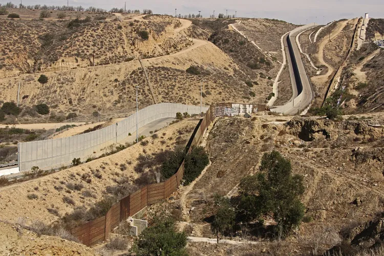 Đường biên giới Mỹ - Mexico