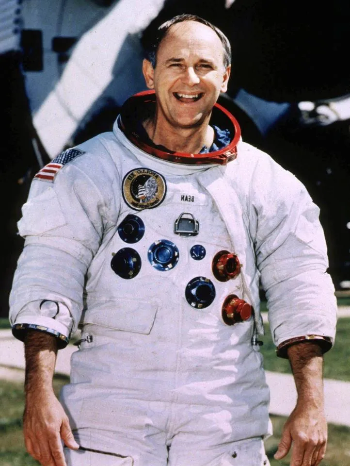 Phi hành gia Alan Bean.