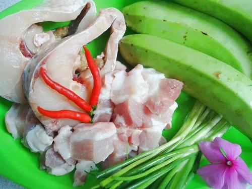 Món cá kho chuối nổi tiếng.