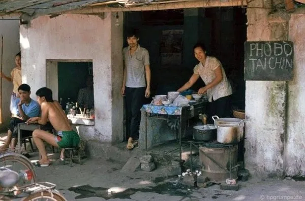 Thời đói nghèo, thiếu ăn nên lúc nào cũng thèm cái gì đó.