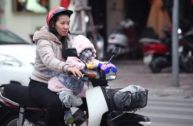 Các tỉnh miền Bắc trời lạnh, vùng núi có nơi trời rét, nhiệt độ thấp nhất ở vùng đồng bằng phổ biến 19-21 độ C.