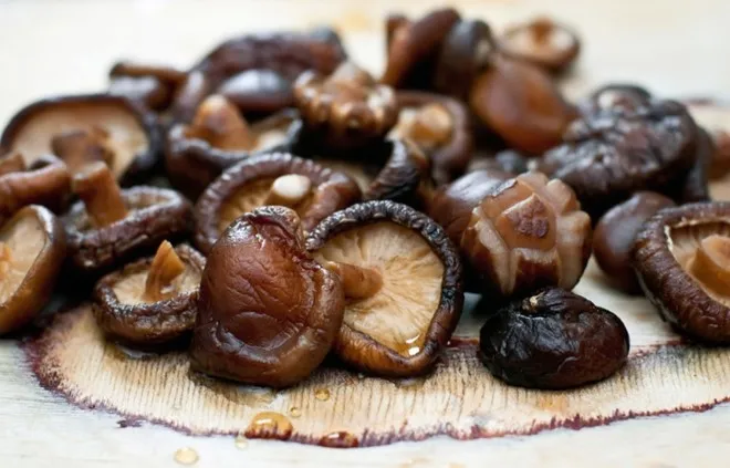 Nấm hương là một trong những loại "rau trường thọ" nổi tiếng và phổ biến tại nước ta.