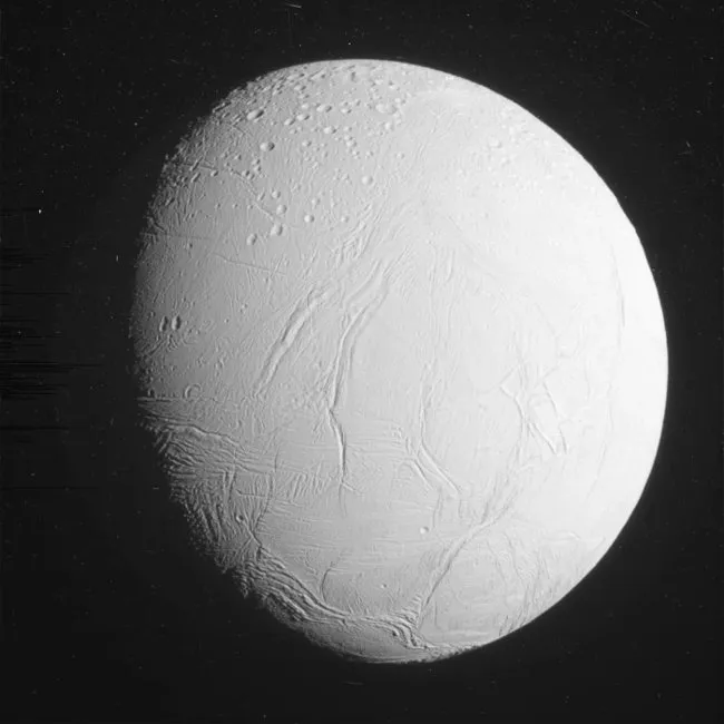 Mặt trăng Enceladus của sao Thổ ngày 28 tháng 10 năm 2015