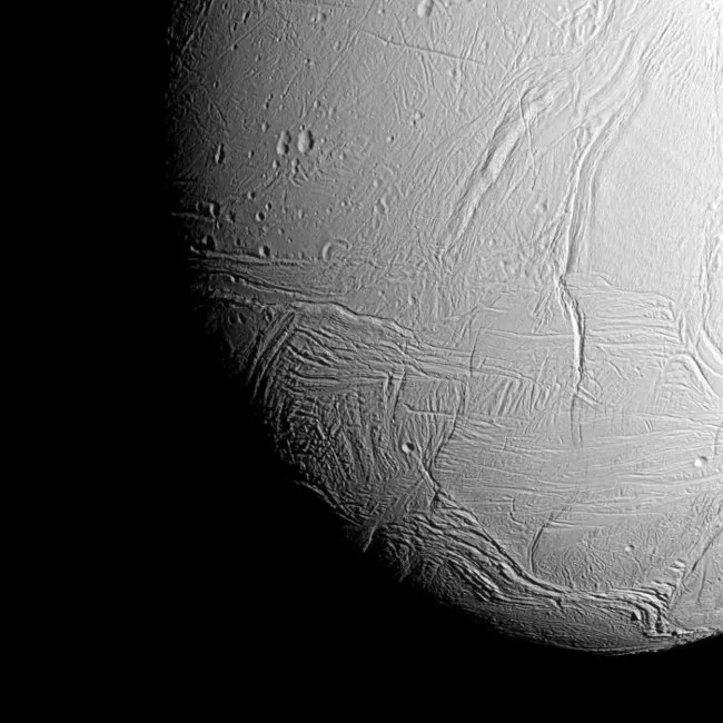 Vùng cực ở phía Nam mặt trăng Enceladus