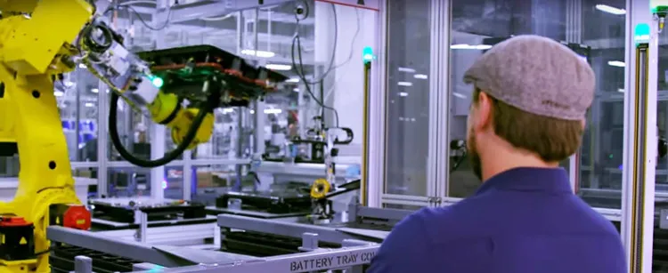 Gigafactory là một trong những nhà máy sản xuất có diện tích lớn nhất thế giới và vẫn đang được tiếp tục mở rộng.