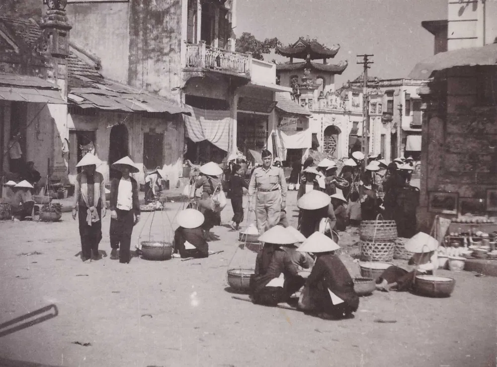 Chợ cóc ở khu phố cổ Hà Nội.