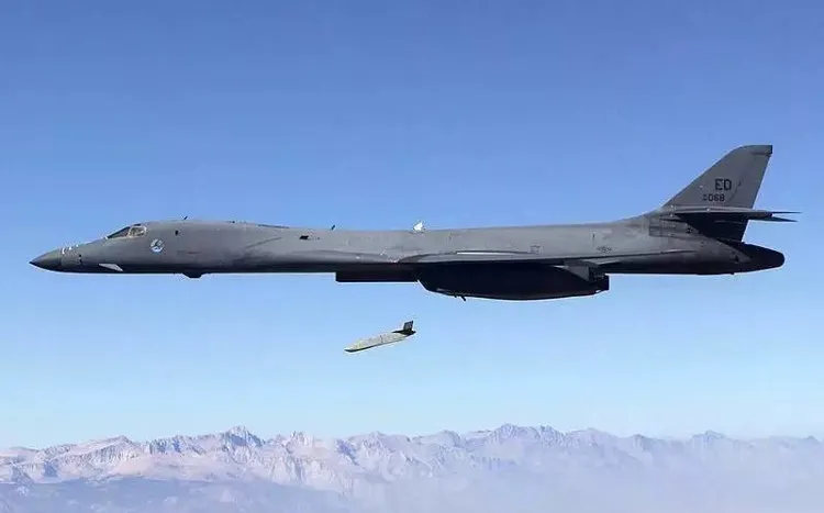 Tên lửa AGM-158 JASSM là một siêu phẩm của tập đoàn Lockheed Martin.