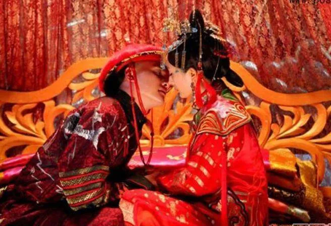 Điểm khác biệt trong hôn nhân của hoàng đế là nghi thức hoành tráng hơn và tinh tế hơn.