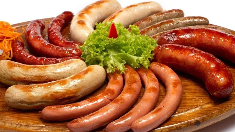 Xúc xích cũng có tên trong danh sách những chất gây ung thư hàng đầu.