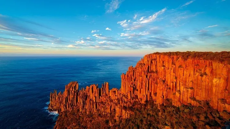Những cột đolerit ở Tasmania dường như được hình thành từ kỷ jura, cách đây khoảng 185 triệu năm.