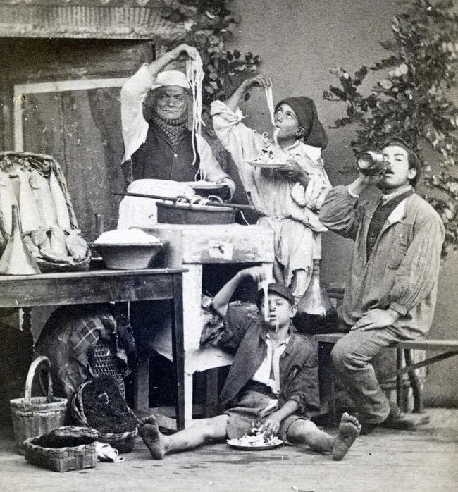 Những người ăn mỳ Ý, ảnh chụp bởi Giorgio Sommer năm 1873.