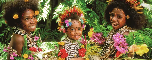 Bạn sẽ rất bất ngờ khi biết có tới 820 ngôn ngữ khác nhau được sử dụng rộng rãi tại Papua New Guinea chiếm 12% lượng ngôn ngữ sử dụng trên thế giới.